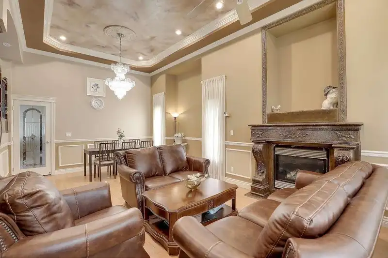 14078 68 AVENUE - photo 4 of 40