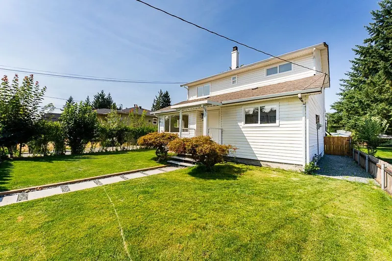 1747 SALISBURY AVENUE - photo 3 of 25