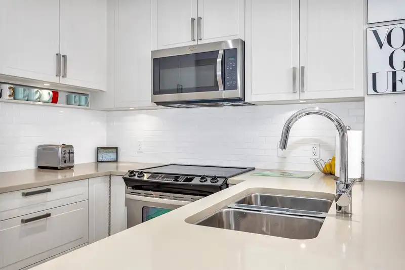 313 550 SEABORNE PLACE - photo 4 of 25