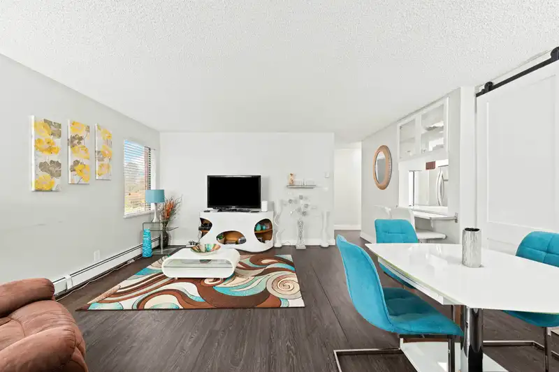 219 1760 SOUTHMERE CRESCENT - photo 3 of 27