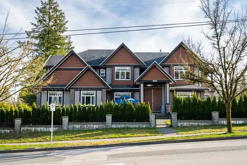 15984 92 AVENUE - photo 1 of 28