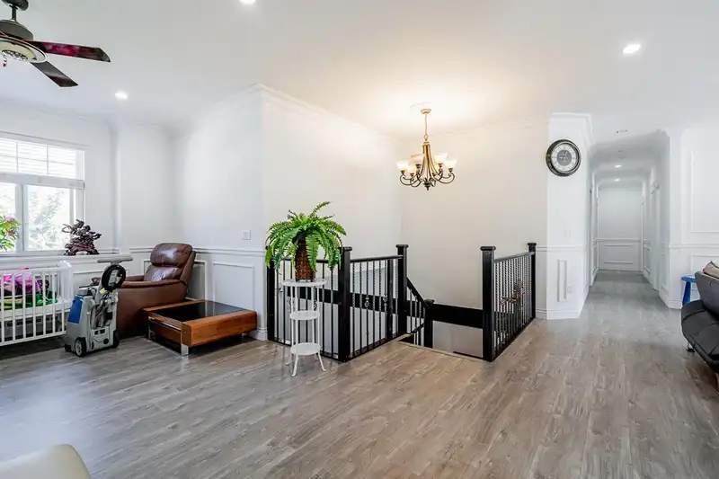 15984 92 AVENUE - photo 2 of 28