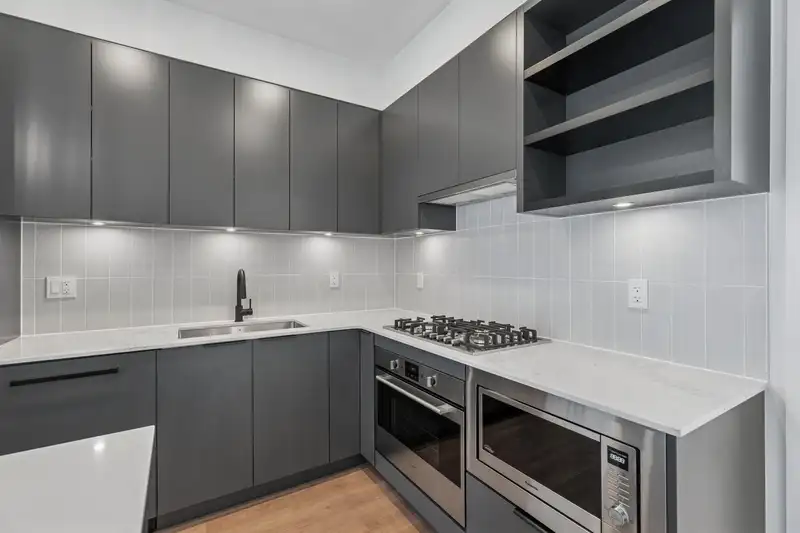 212 921 GRANT STREET - photo 1 of 14