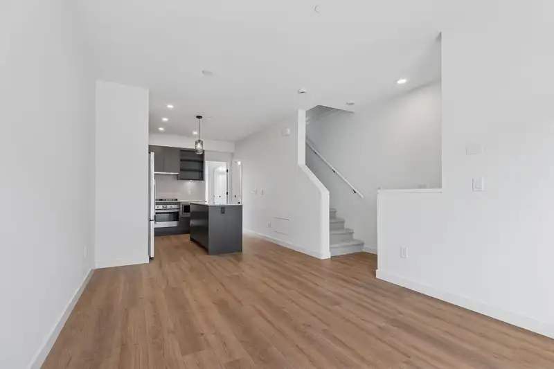 212 921 GRANT STREET - photo 3 of 14