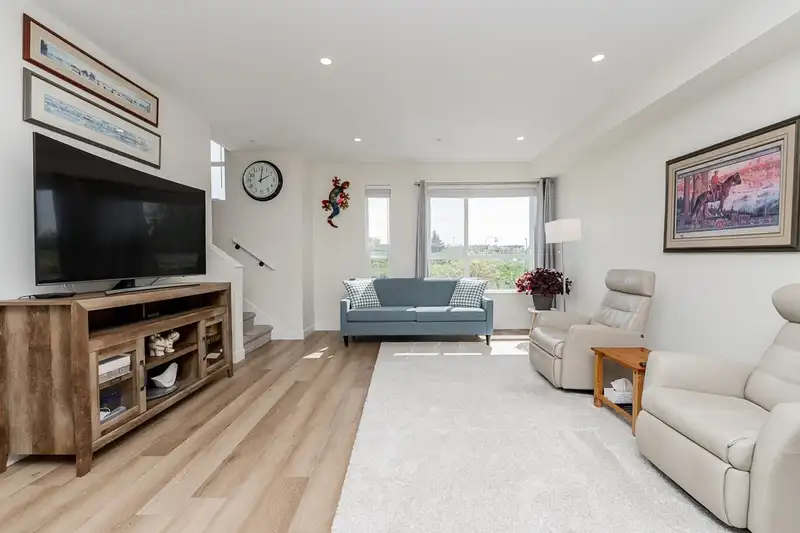 11 20134 81A AVENUE - photo 3 of 27