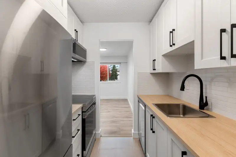 212 12096 222 STREET - photo 2 of 20