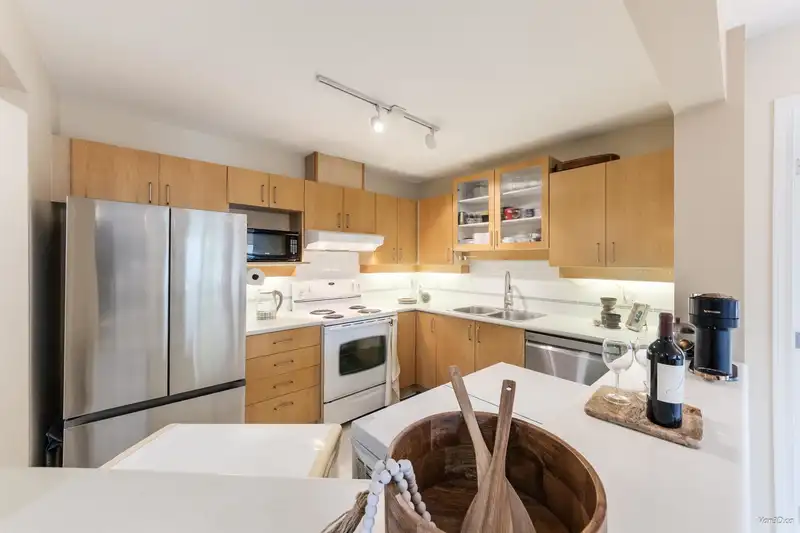318 19750 64 AVENUE - photo 3 of 21
