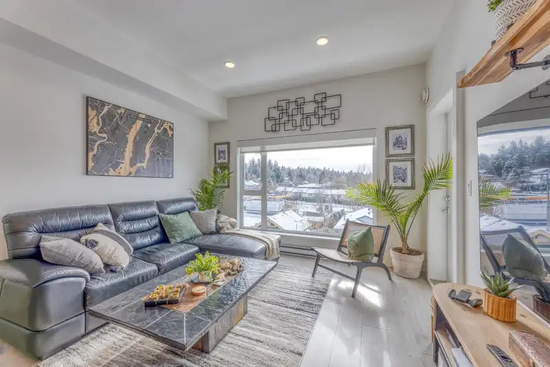 405 2345 RINDALL AVENUE - photo 4 of 20