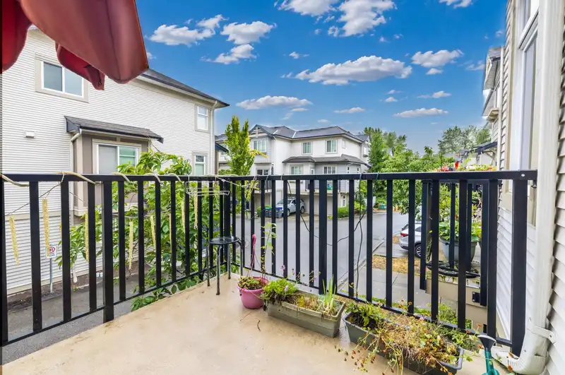 49 8418 163 STREET - photo 4 of 40