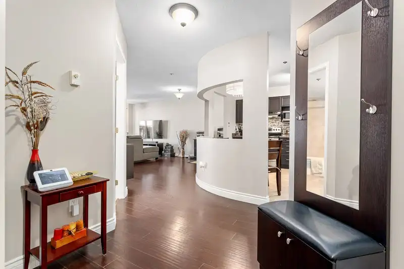 304 2335 WHYTE AVENUE - photo 4 of 28