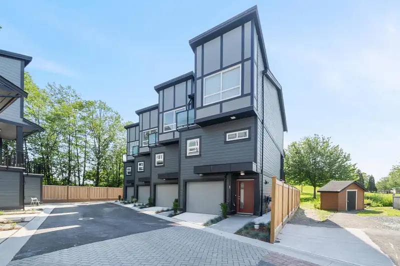 6 22551 WESTMINSTER HIGHWAY - photo 2 of 30