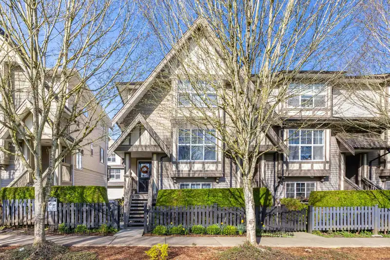 51 8089 209 STREET - photo 2 of 40