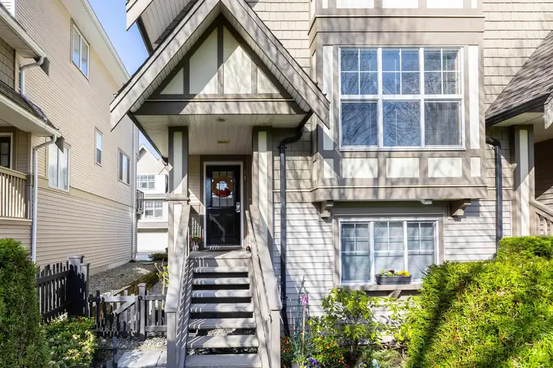 51 8089 209 STREET - photo 3 of 40