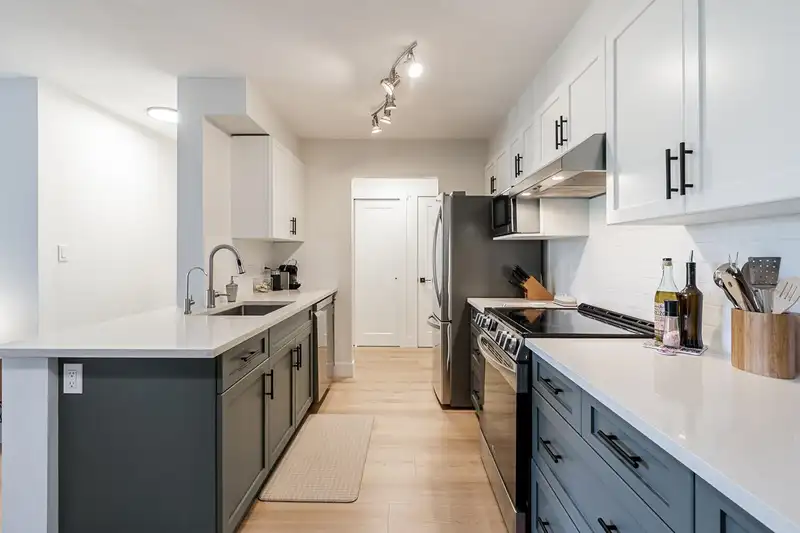 302 1200 PACIFIC STREET - photo 2 of 33