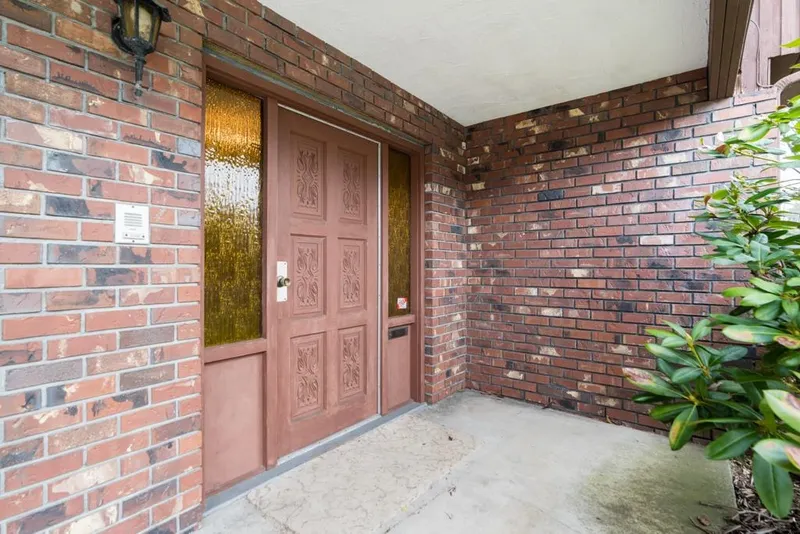 8411 RIDEAU DRIVE - photo 3 of 25