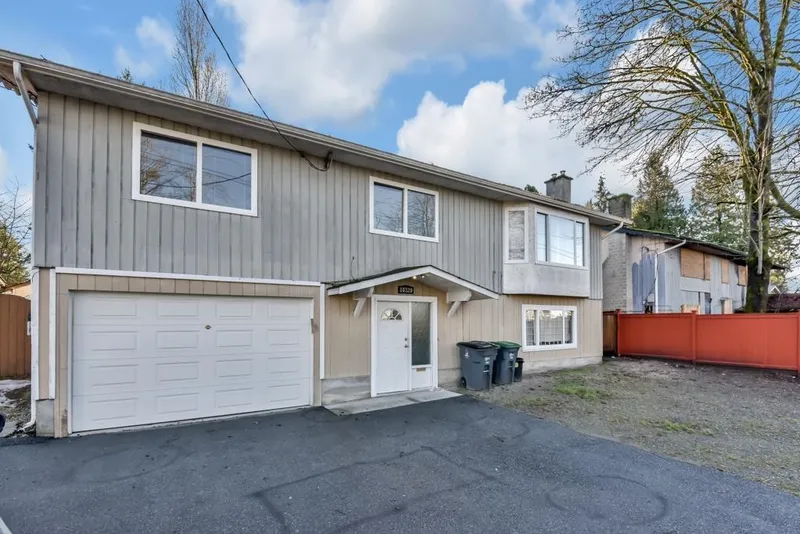 10320 140 STREET - photo 2 of 8