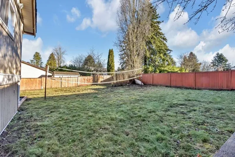 10320 140 STREET - photo 4 of 8