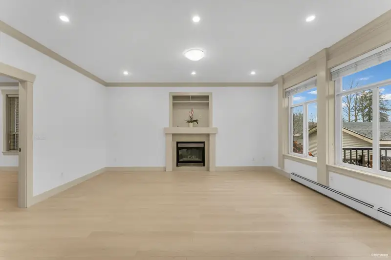 13125 108 AVENUE - photo 3 of 25