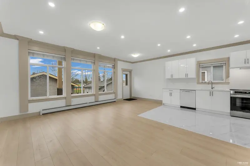 13125 108 AVENUE - photo 4 of 25