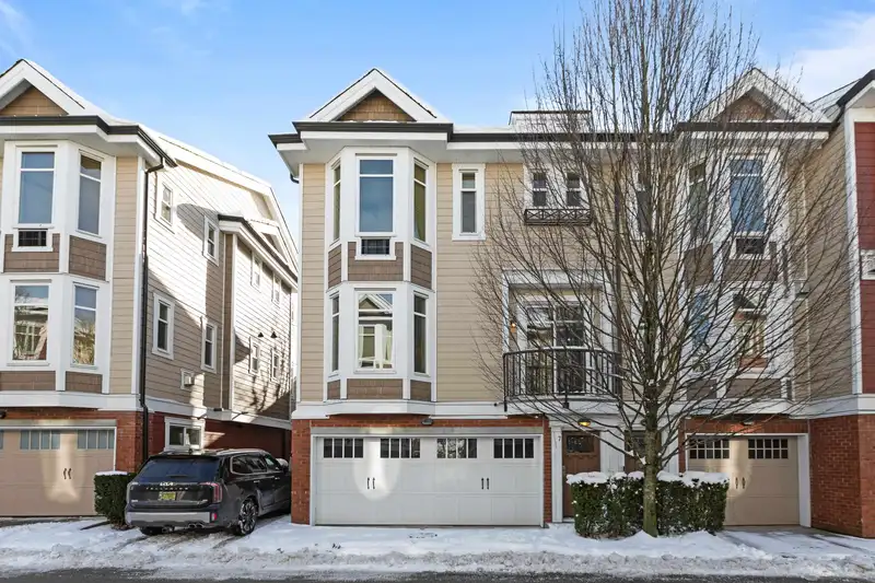 7 20738 84 AVENUE - photo 1 of 36
