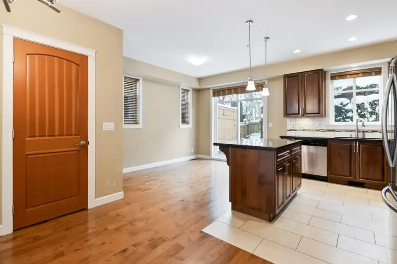 7 20738 84 AVENUE - photo 2 of 36