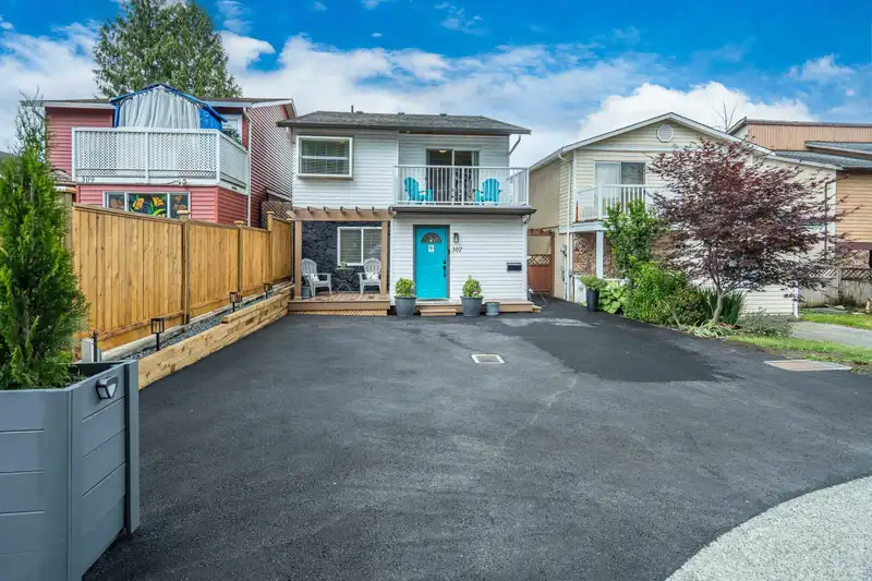 307 NICHOLAS CRESCENT - photo 1 of 40