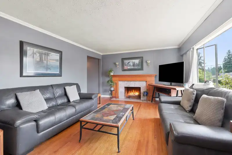 10014 127B STREET - photo 2 of 22