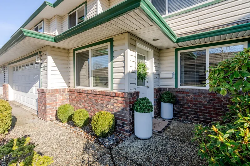 20 34250 HAZELWOOD AVENUE - photo 3 of 25