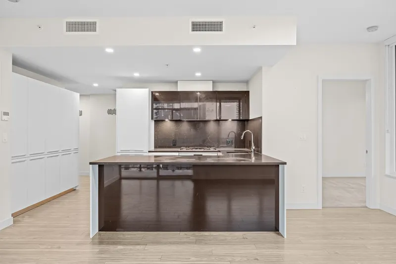 2203 6288 CASSIE AVENUE - photo 4 of 25