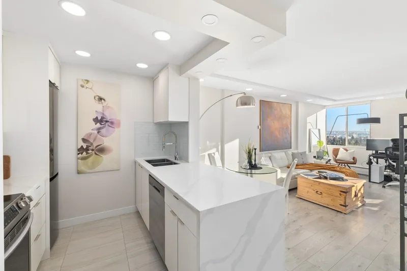 1601 2004 FULLERTON AVENUE - photo 4 of 25