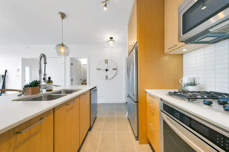 2101 301 CAPILANO ROAD - photo 4 of 27