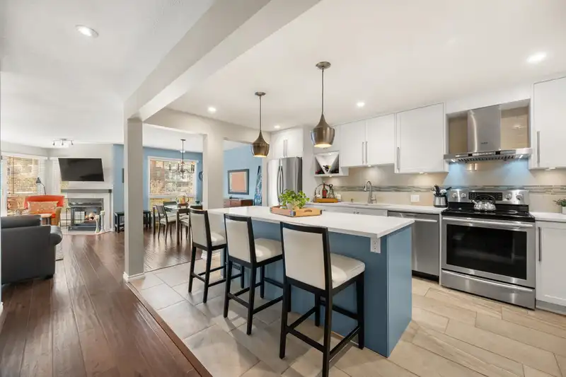 208A 1220 QUAYSIDE DRIVE - photo 1 of 37