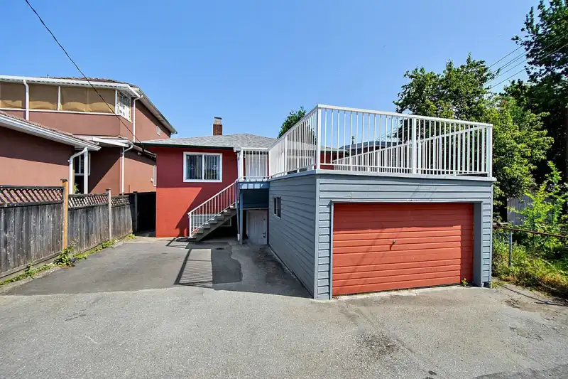 2216 E 41ST AVENUE - photo 1 of 33