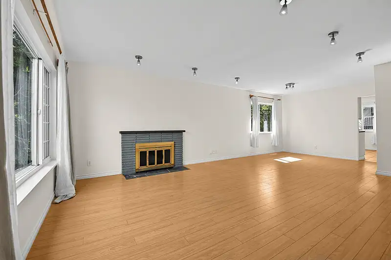 2216 E 41ST AVENUE - photo 2 of 33