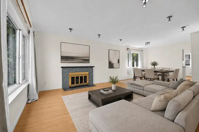 2216 E 41ST AVENUE - photo 3 of 33