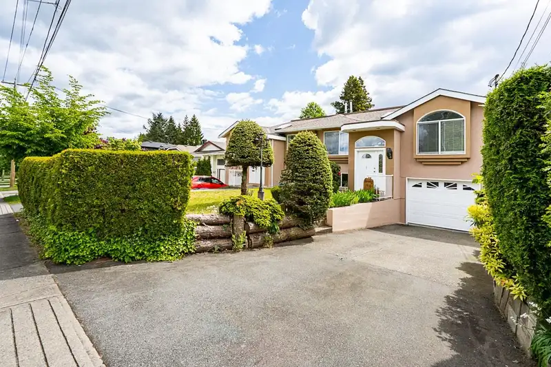 7936 EDMONDS STREET - photo 2 of 33