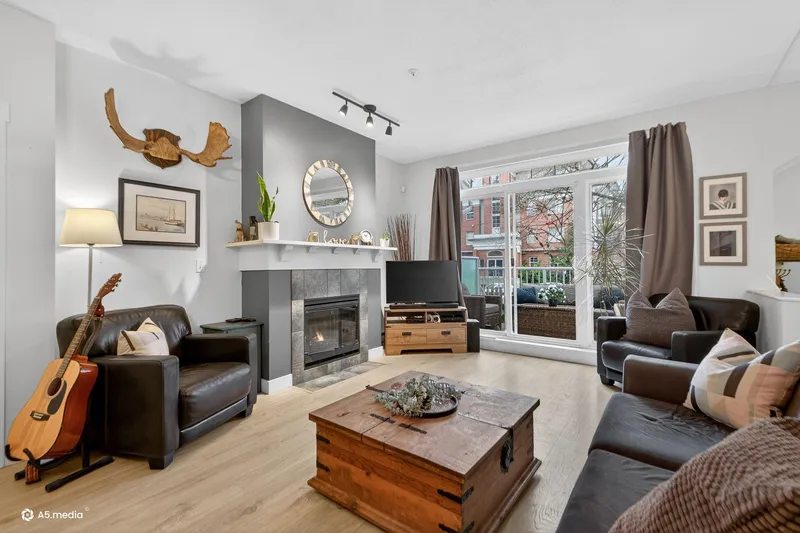 86 2422 HAWTHORNE AVENUE - photo 4 of 25