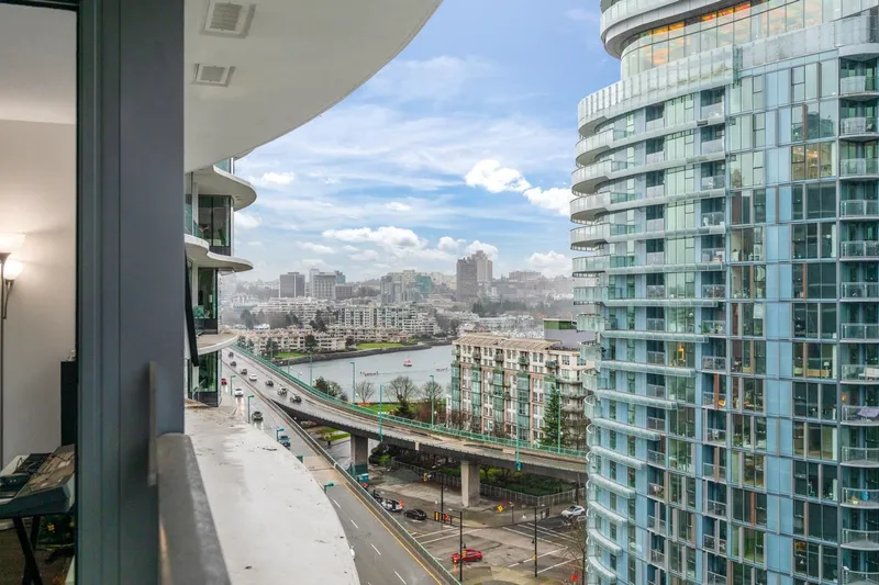 1517 68 SMITHE STREET - photo 1 of 25