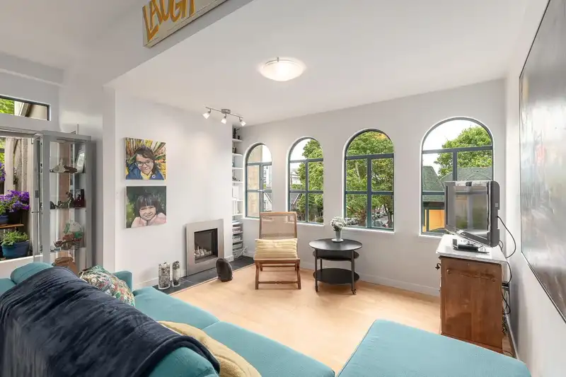 301 700 E PENDER STREET - photo 2 of 32