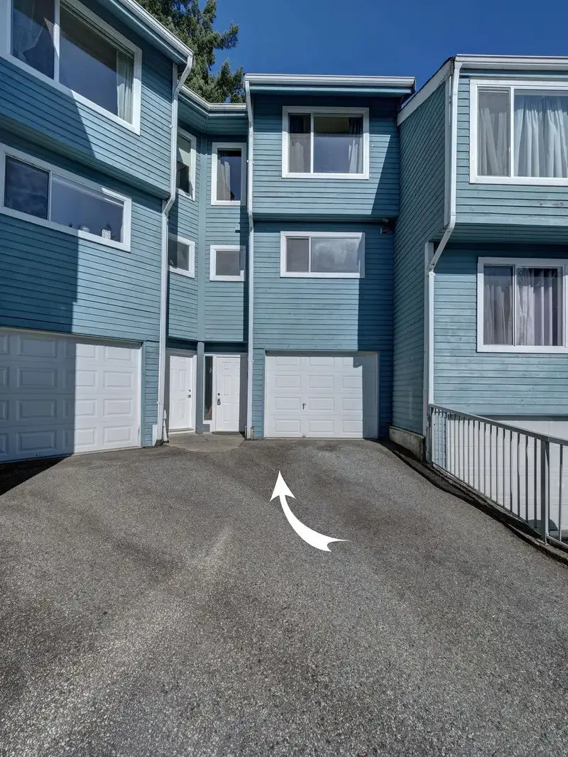 5 822 GIBSONS WAY - photo 3 of 33