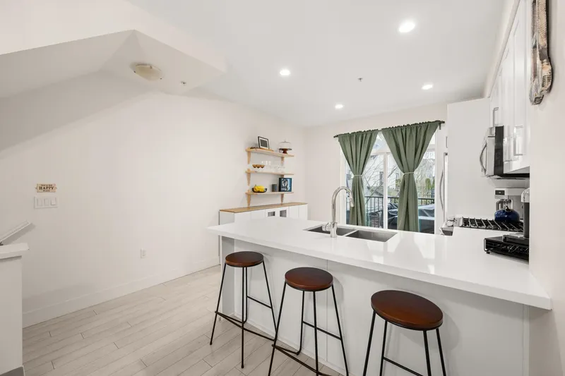 21 8570 204 STREET - photo 2 of 23