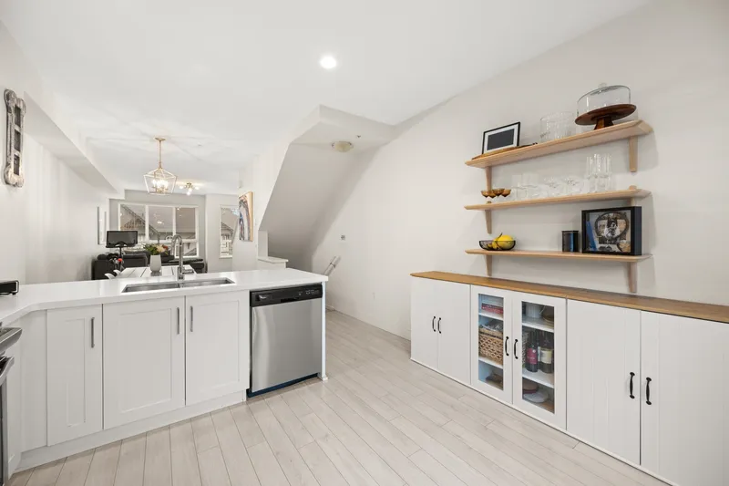 21 8570 204 STREET - photo 4 of 23