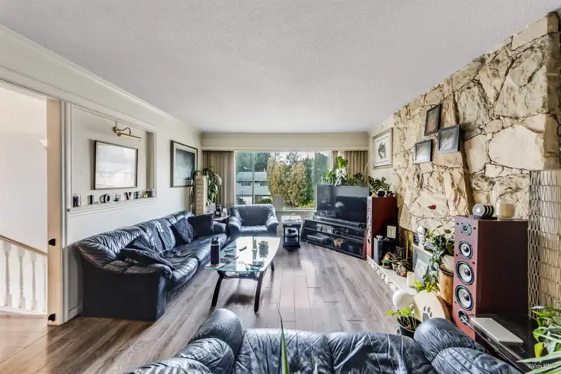 22940 122 AVENUE - photo 3 of 17