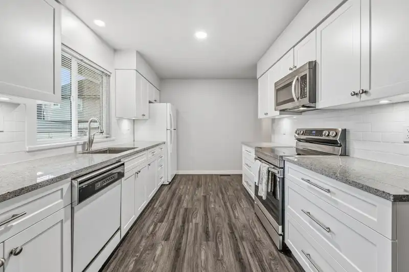 474 DIXON STREET - photo 3 of 40