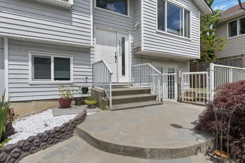 27423 32ND AVENUE - photo 2 of 38