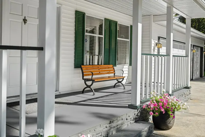 14273 26 AVENUE - photo 2 of 25