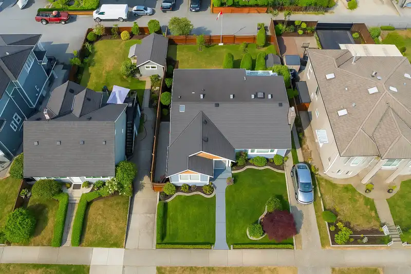 1718 NANAIMO STREET - photo 3 of 40
