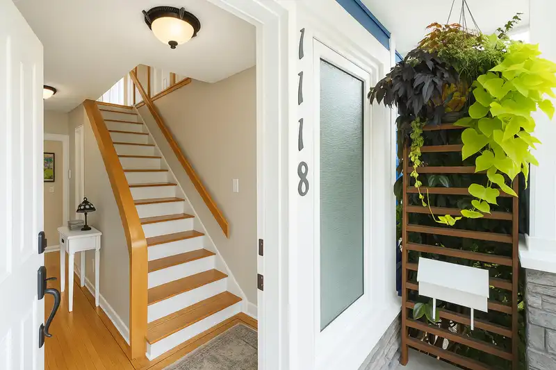 1718 NANAIMO STREET - photo 4 of 40