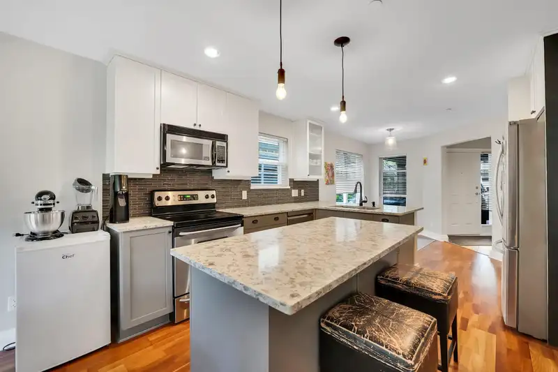 53 41050 TANTALUS ROAD - photo 3 of 33