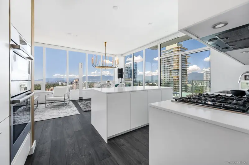 3204 6463 SILVER AVENUE - photo 2 of 18